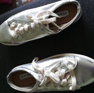 Steve Madden slip on sneakers